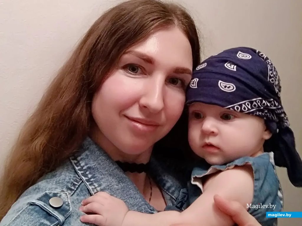 «Настоящий белорус инструкцию читает, когда все сломает». Как медработник научилась делать поделки из гипса, а теперь их продает