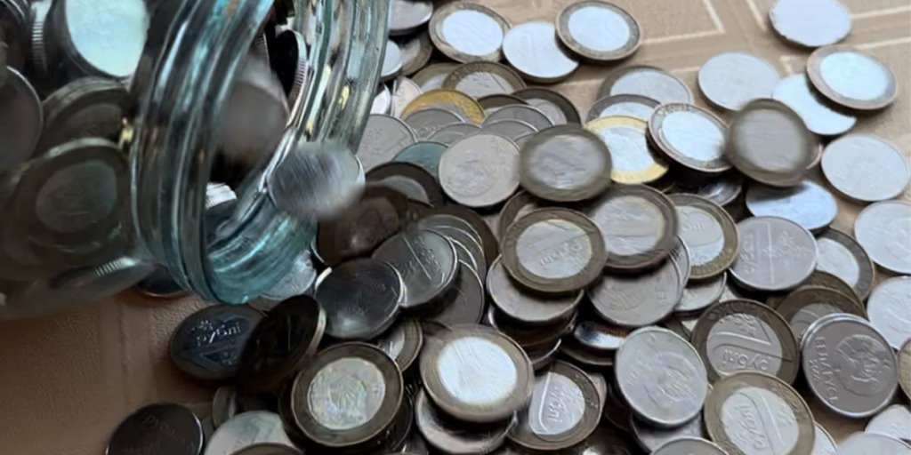 Закатала 4 банки монет. Брестчанка о необычном способе накопить денег