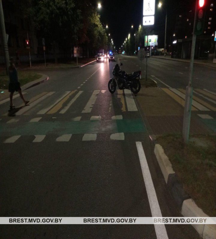 В Бресте произошло ДТП, в результате которого пострадал водитель мотоцикла