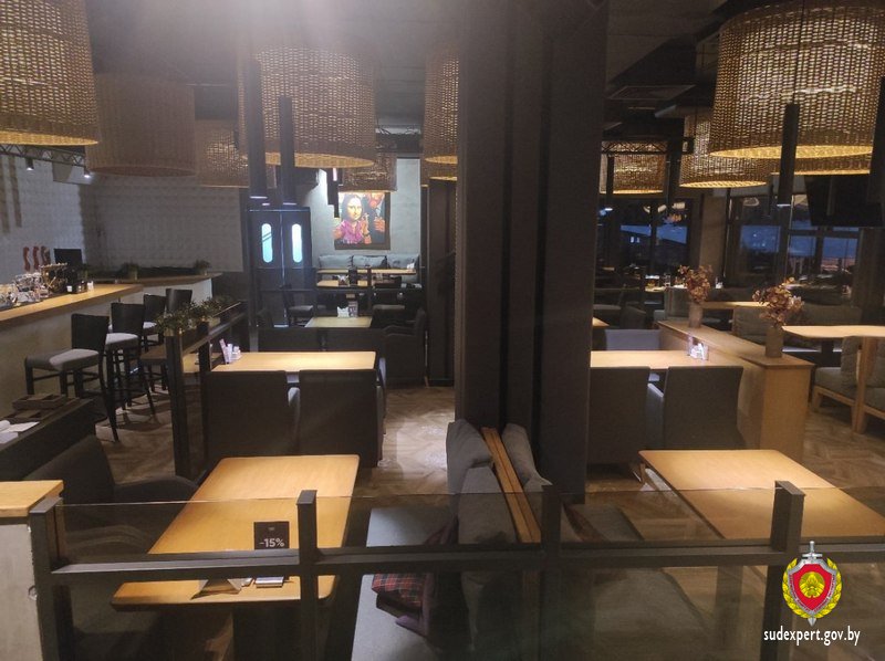 Двое молодых людей ушли из кафе, не оплатив счет. Их личности установили по следам пальцев рук