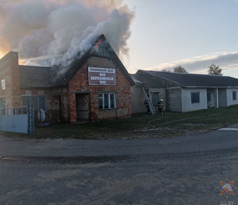 Пожар на территории мехдвора в Березовском районе
