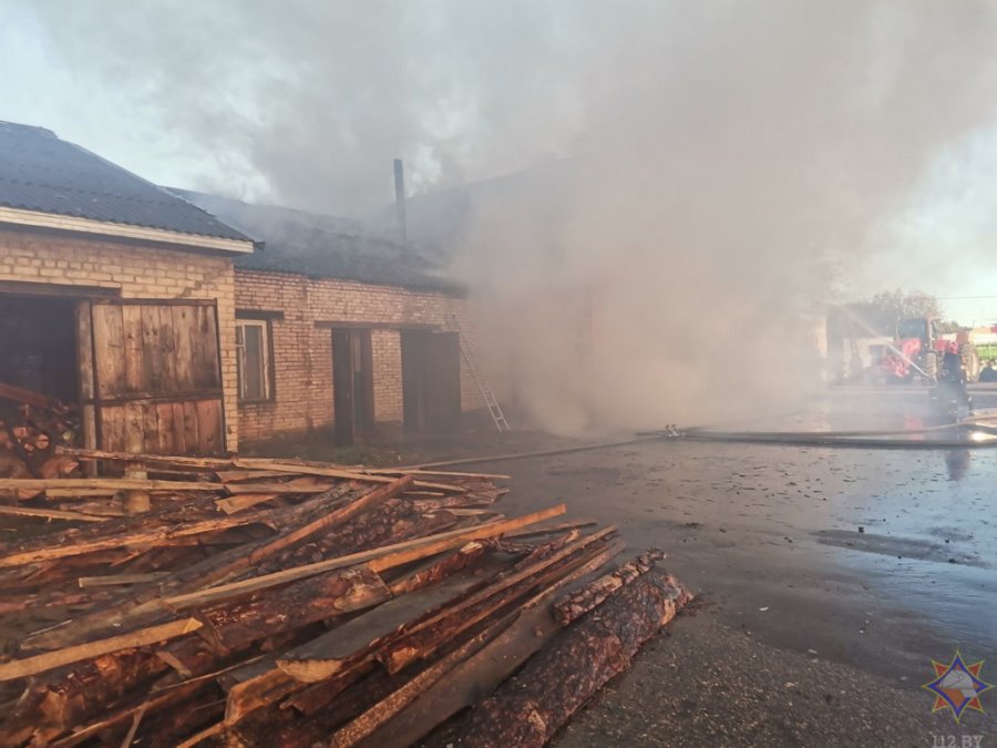 Пожар на территории мехдвора в Березовском районе