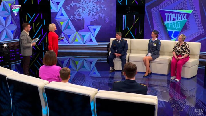 Не смогла забраться на вторую полку. Обязаны ли пассажиры с нижних полок уступать свои места?