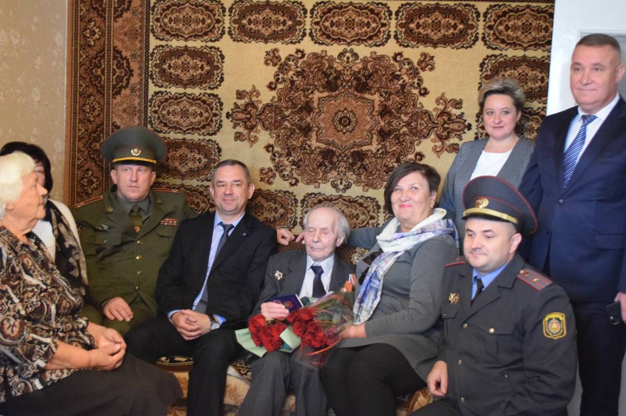 В Бресте 100-летний юбиляр Михаил Новик принимает поздравления