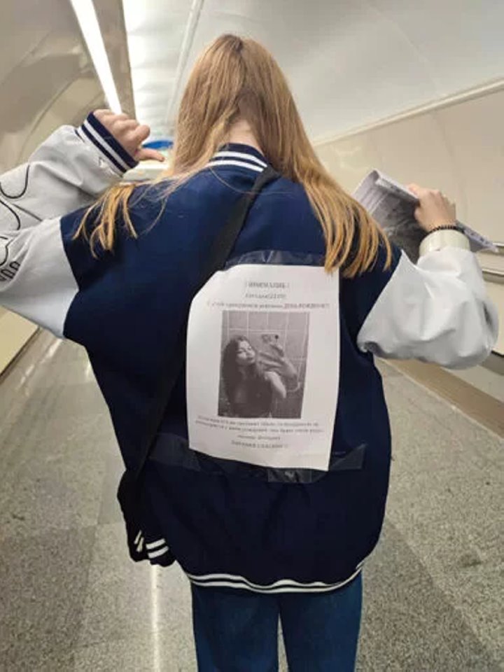 Подростки оригинально поздравили одноклассницу, задействовав около 400 минчан