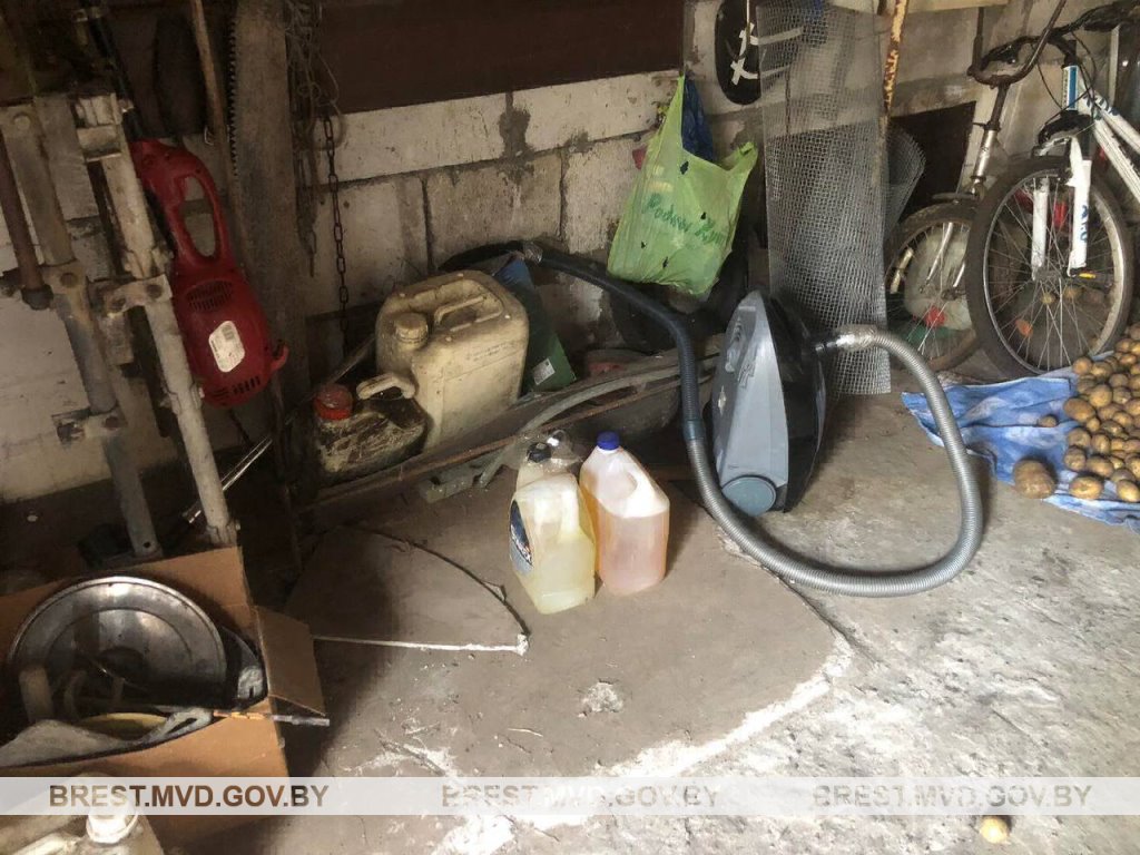 Работник сельхозпредприятия в Брестском районе совершил хищение более 750 литров бензина. Возбуждено уголовное дело