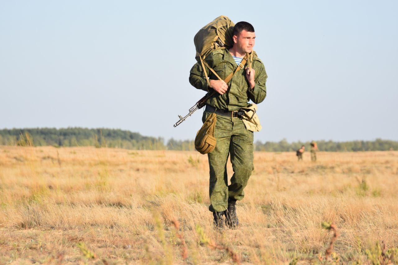 На полигоне «Брестский» более ста двадцати военнослужащих совершили прыжки с парашютом из самолета Ил-76МД