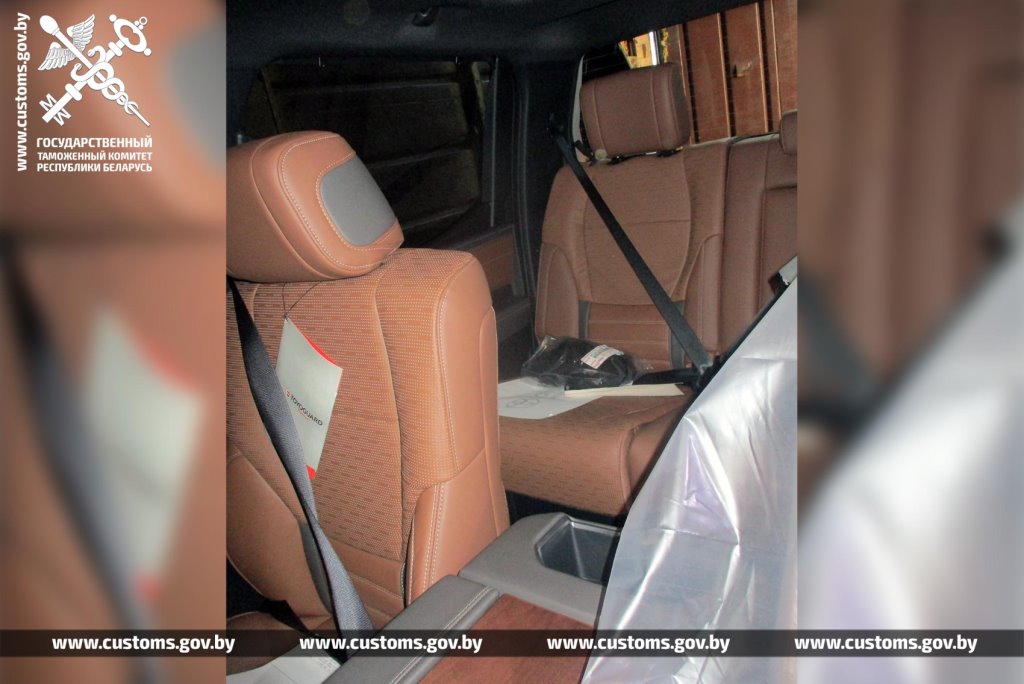 В ж/д вагоне, который должен был быть пустым, нашли автомобили на 500 тысяч долларов