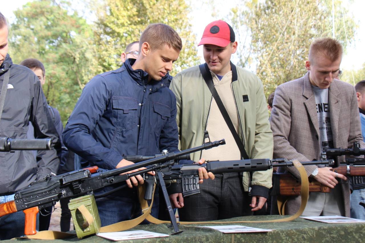 В Бресте в 38-ой отдельной гвардейской десантно-штурмовой бригаде прошел День призывника