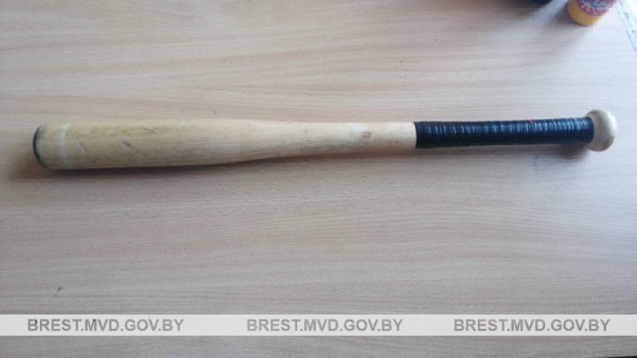 Мужчина сломал соседу руку. Инцидент произошел в Каменецком районе