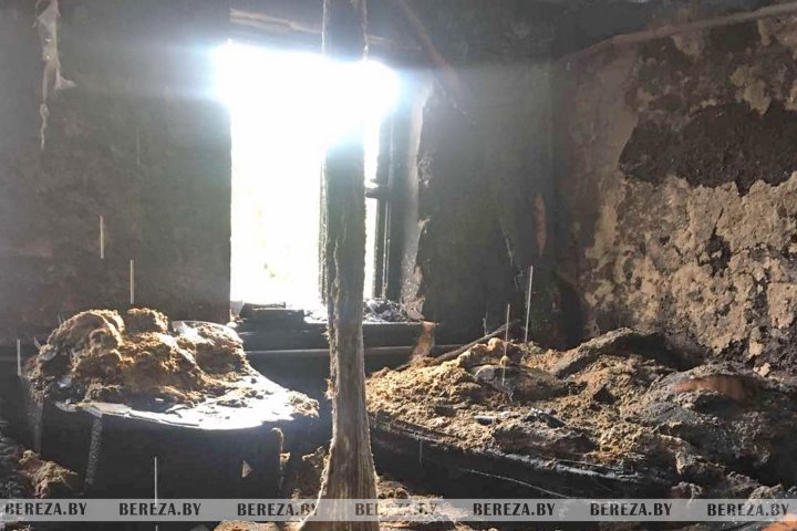 В Белоозерске горел жилой дом