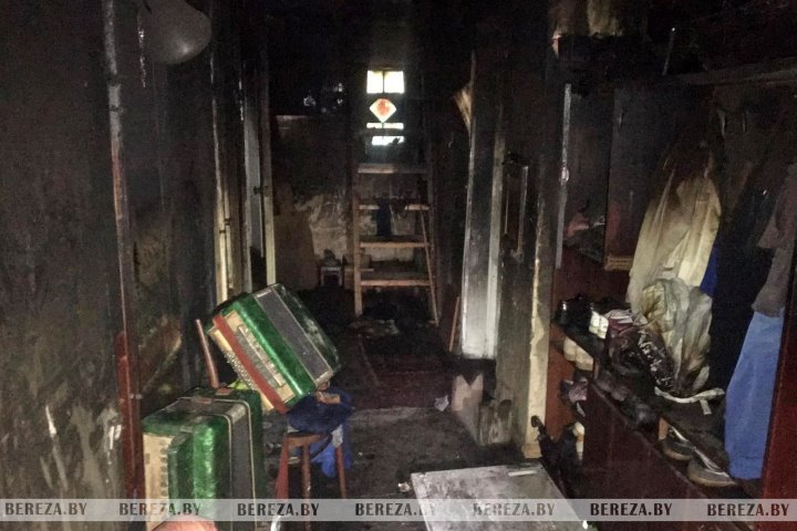 В Белоозерске горел жилой дом