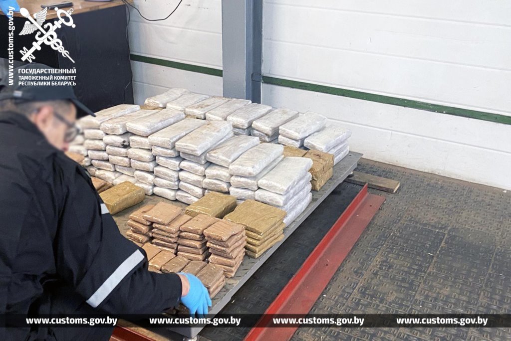 Россиянин пытался ввезти в Беларусь 154 кг гашиша – не вышло