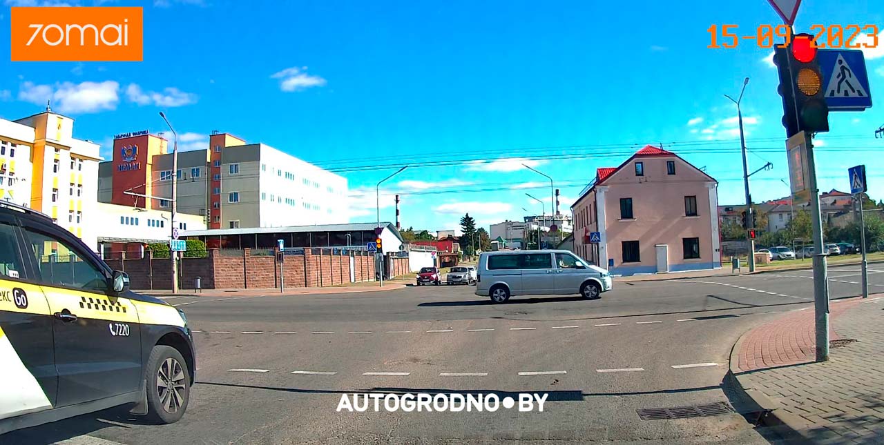 Видео аварии в Гродно, в которой один из автомобилей перевернулся. Решение ГАИ