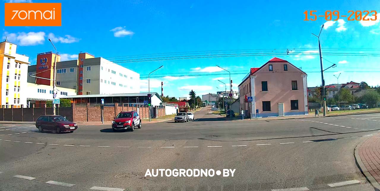 Видео аварии в Гродно, в которой один из автомобилей перевернулся. Решение ГАИ