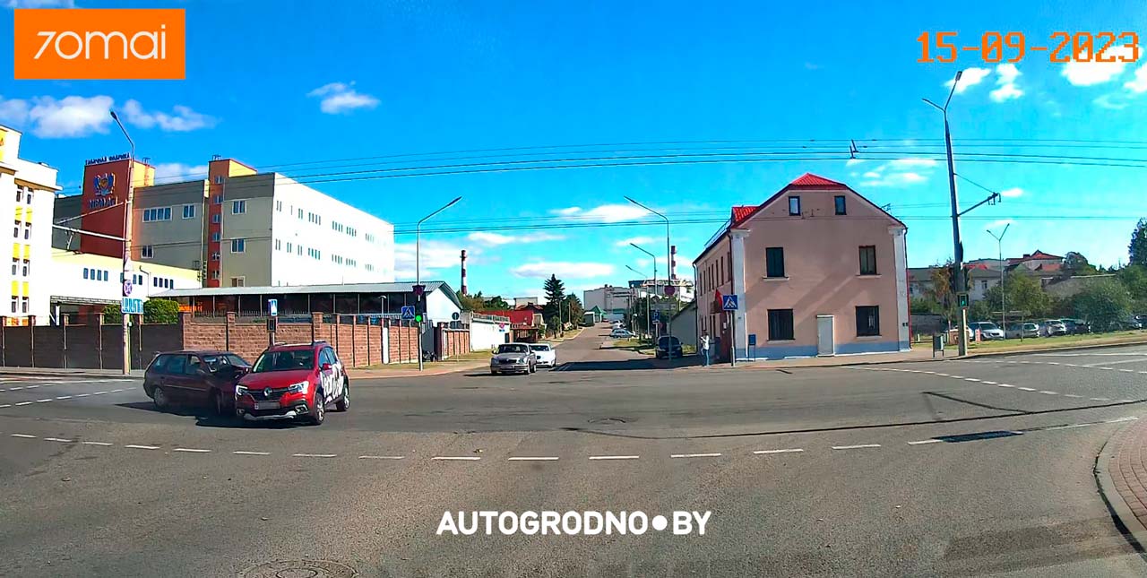 Видео аварии в Гродно, в которой один из автомобилей перевернулся. Решение ГАИ