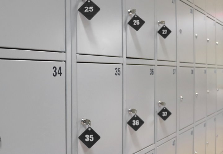 Кто отвечает за пропажу вещей из камеры хранения магазина?