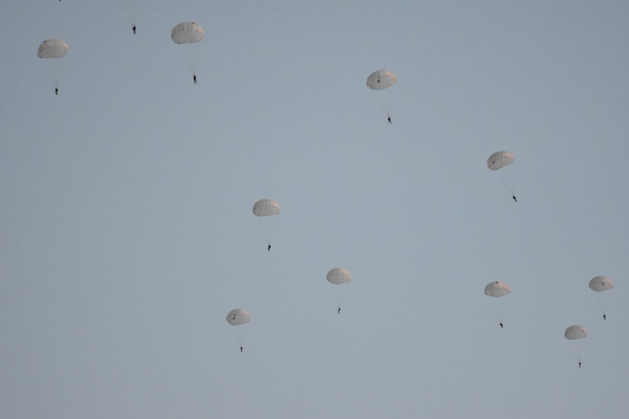 Сегодняшние прыжки из самолета Ил-76МД под Брестом. Смотрите фото