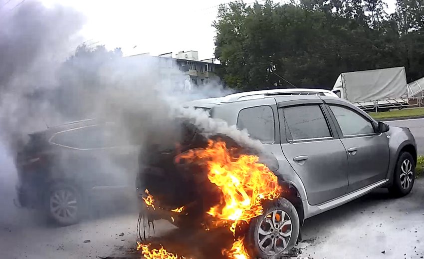 Пенсионерка в Гомеле подожгла два автомобиля по указанию мошенников