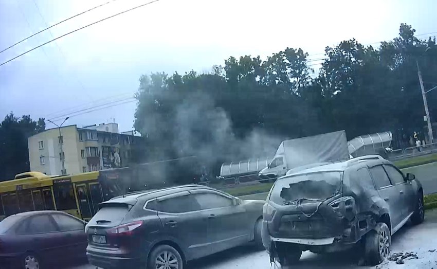 Пенсионерка в Гомеле подожгла два автомобиля по указанию мошенников