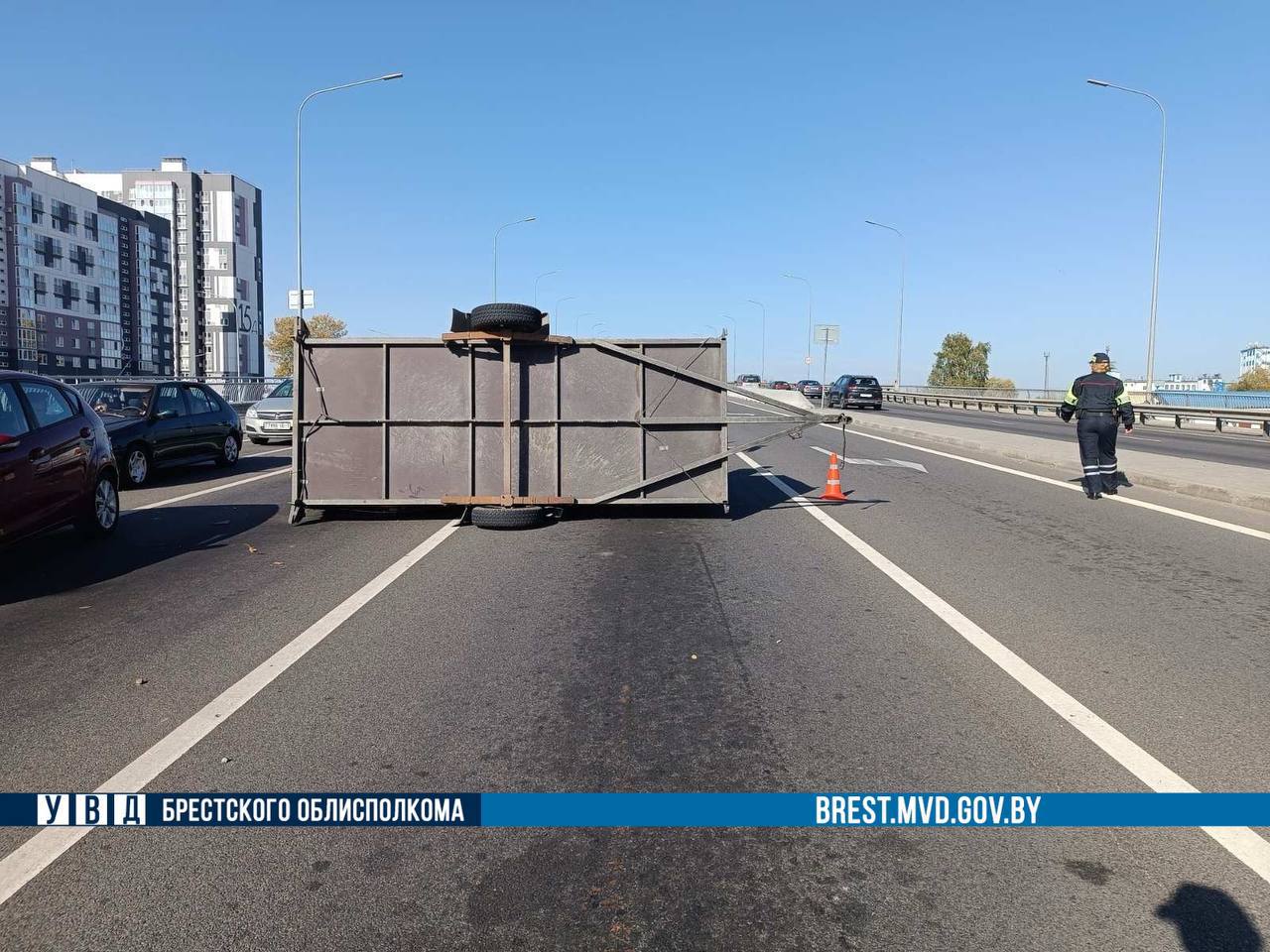 В Бресте перевернулся прицеп на Западном обходе. Что стало причиной?