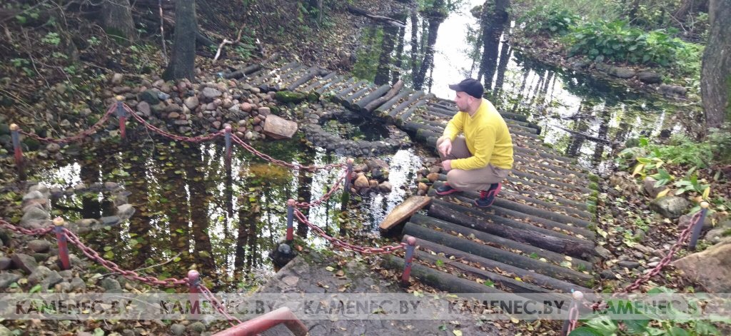 Жители Огородников Каменецкого района несколько лет пытаются вернуть к жизни целебный родник