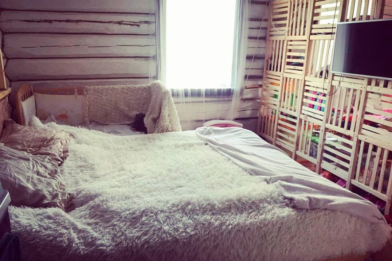 Ветхий дом стоил $500: как семья из Минска переехала в заброшенную деревню