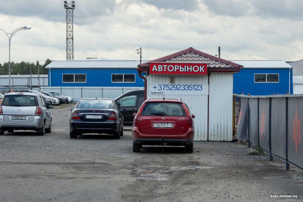 Пару свежачков из Европы и сплошная «бэушка». Что теперь продают на брестском авторынке?