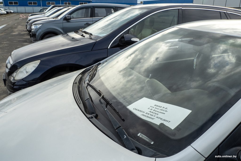 Пару свежачков из Европы и сплошная «бэушка». Что теперь продают на брестском авторынке?