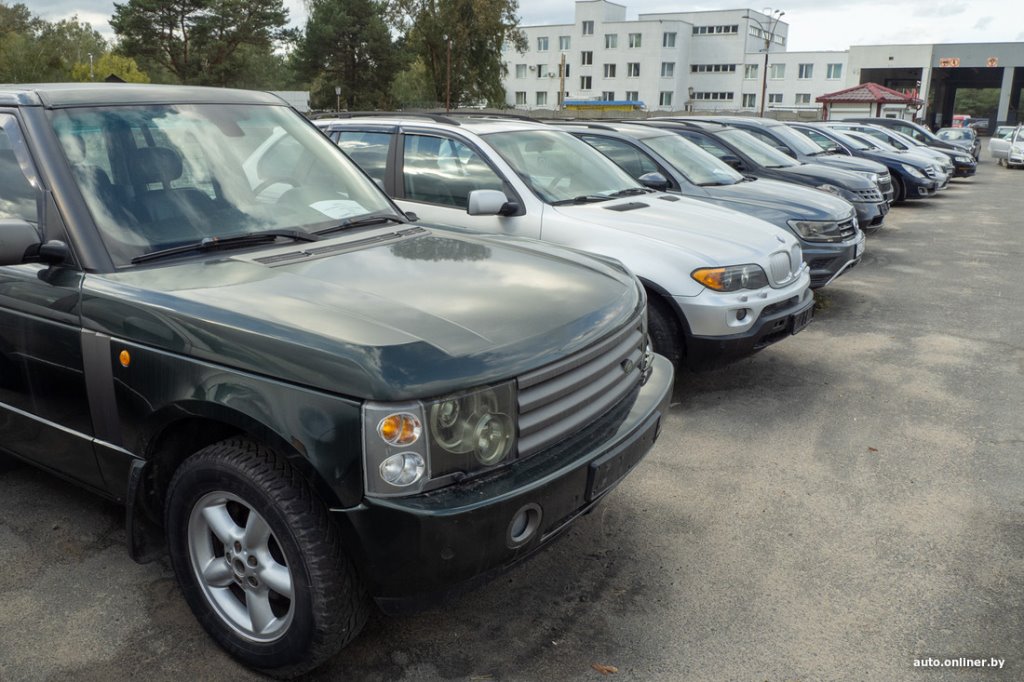 Пару свежачков из Европы и сплошная «бэушка». Что теперь продают на брестском авторынке?