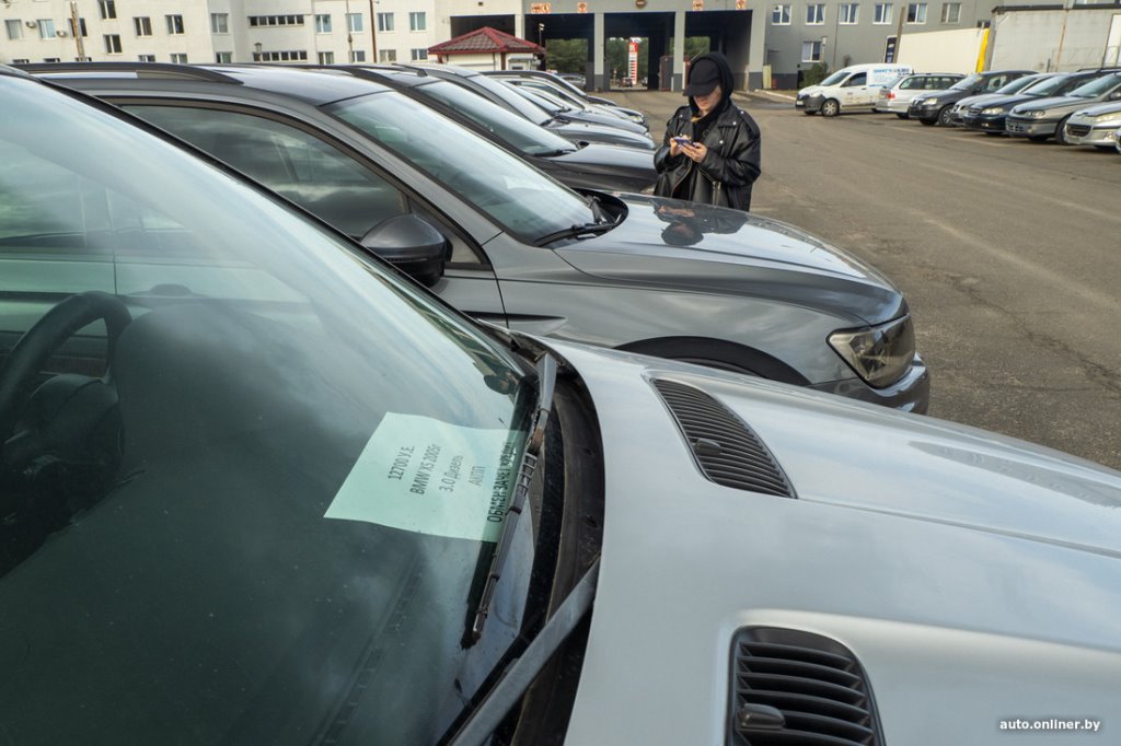 Пару свежачков из Европы и сплошная «бэушка». Что теперь продают на брестском авторынке?