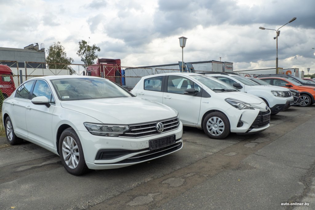 Пару свежачков из Европы и сплошная «бэушка». Что теперь продают на брестском авторынке?