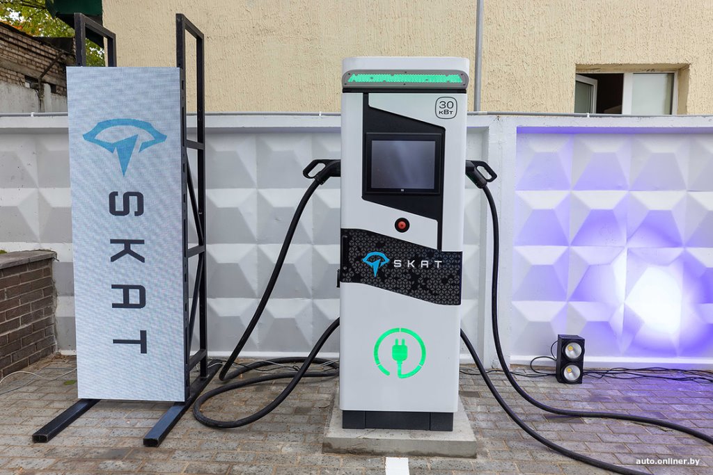 В Беларуси появился новый бренд ЭЗС. Первую станцию открыли в Колодищах