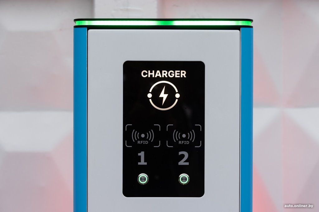 В Беларуси появился новый бренд ЭЗС. Первую станцию открыли в Колодищах