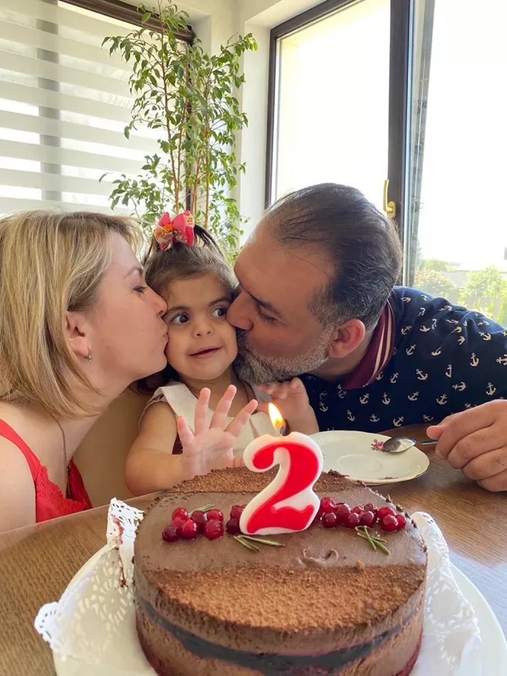 Семья белоруски и иранца: восемь дочерей и платья на каждую годовщину свадьбы