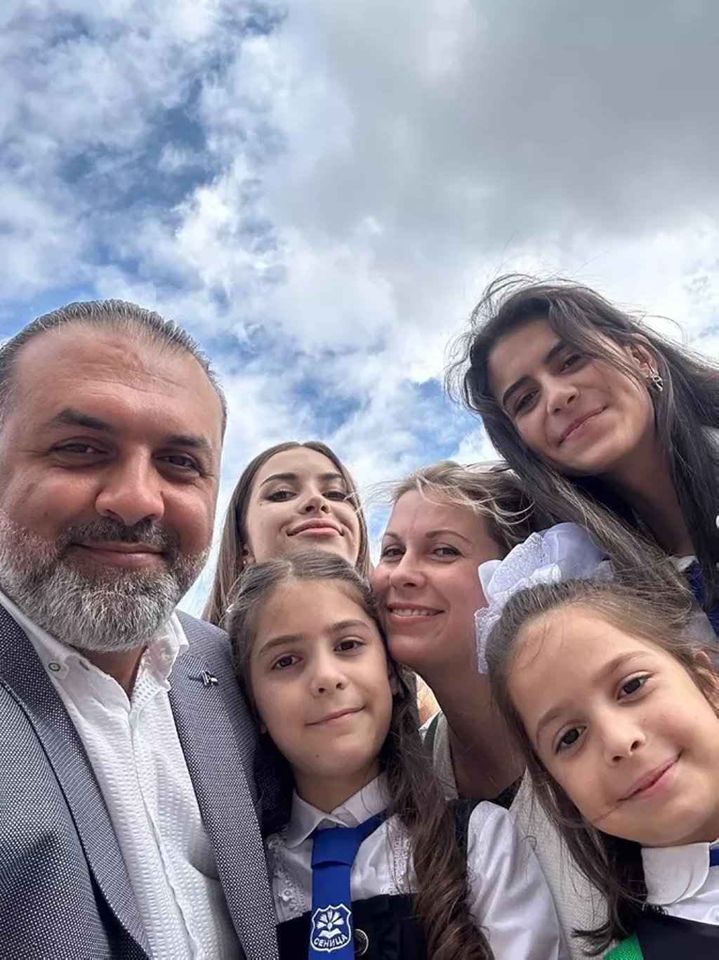 Семья белоруски и иранца: восемь дочерей и платья на каждую годовщину свадьбы