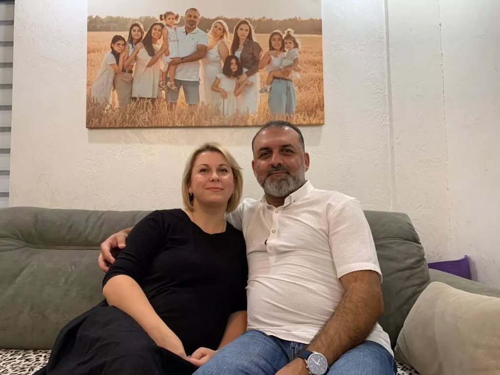 Семья белоруски и иранца: восемь дочерей и платья на каждую годовщину свадьбы