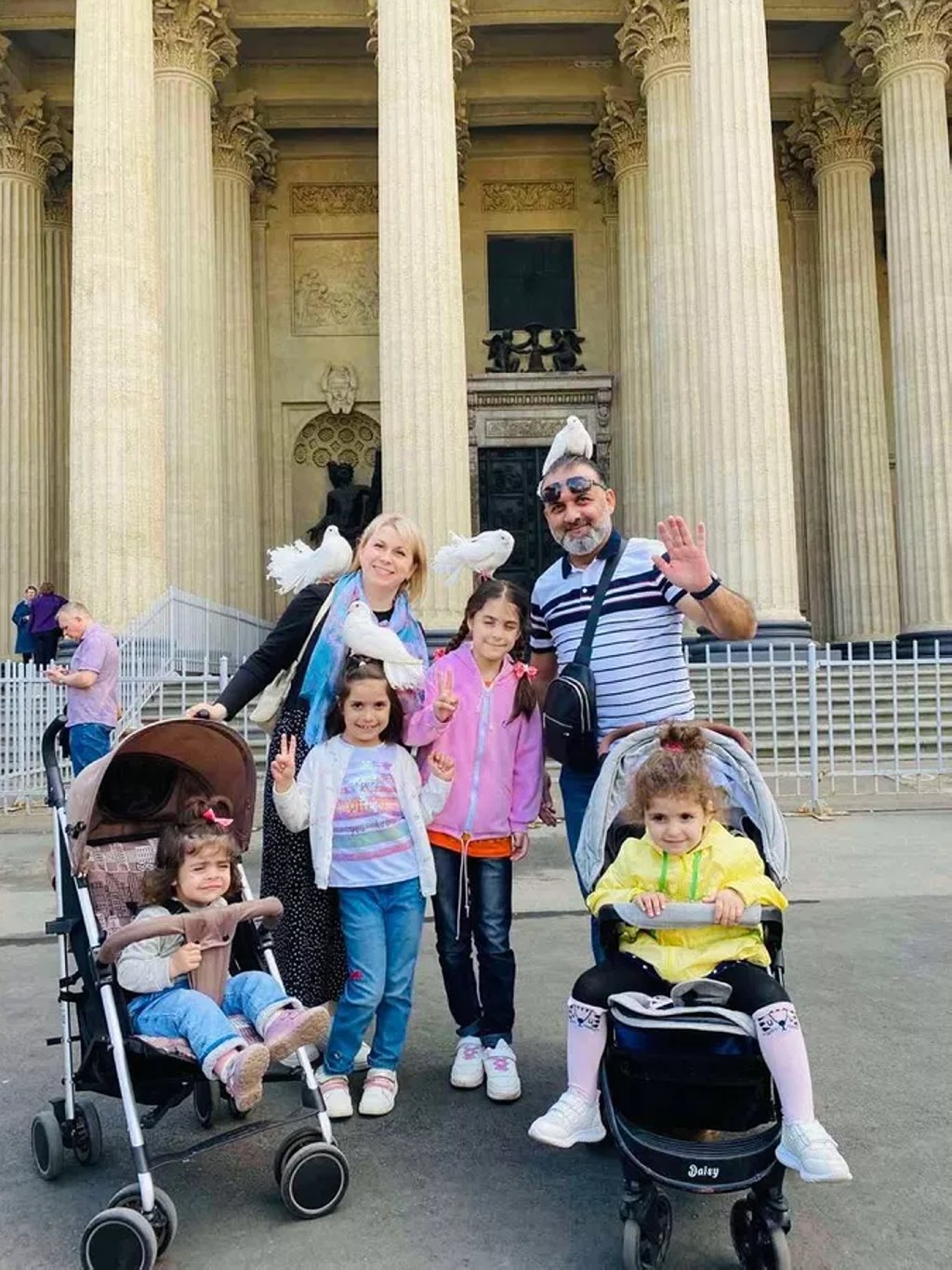 Семья белоруски и иранца: восемь дочерей и платья на каждую годовщину свадьбы