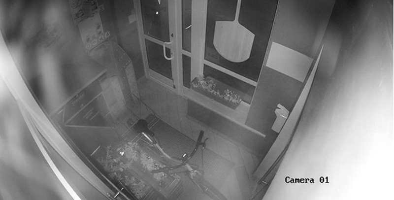 Незатушенный окурок в клумбе стал причиной серьезного пожара в ресторане