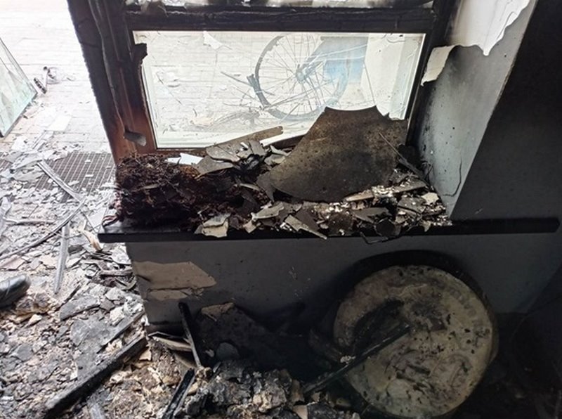 Незатушенный окурок в клумбе стал причиной серьезного пожара в ресторане