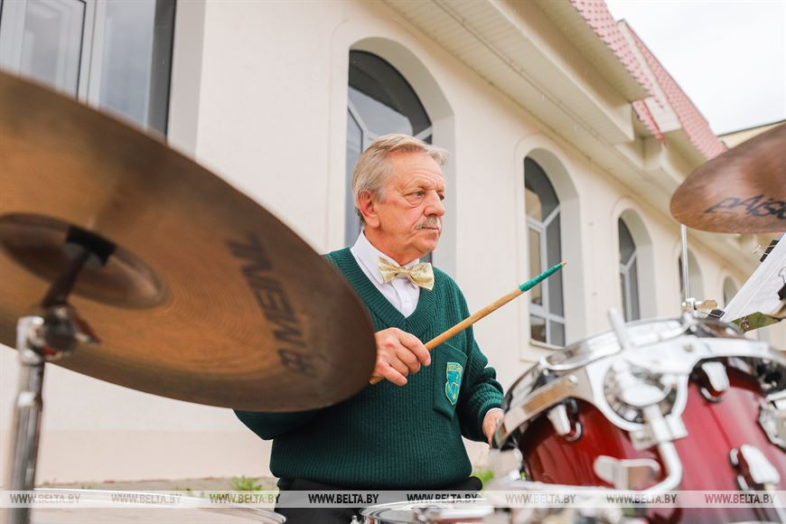 В ритме вальса: Брестский городской духовой оркестр закрывает сезон уличных концертов