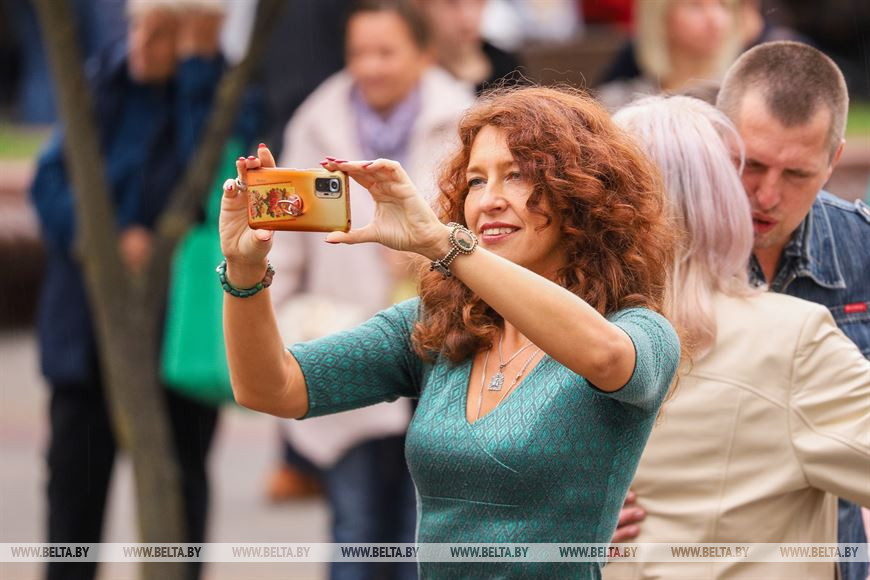 В ритме вальса: Брестский городской духовой оркестр закрывает сезон уличных концертов