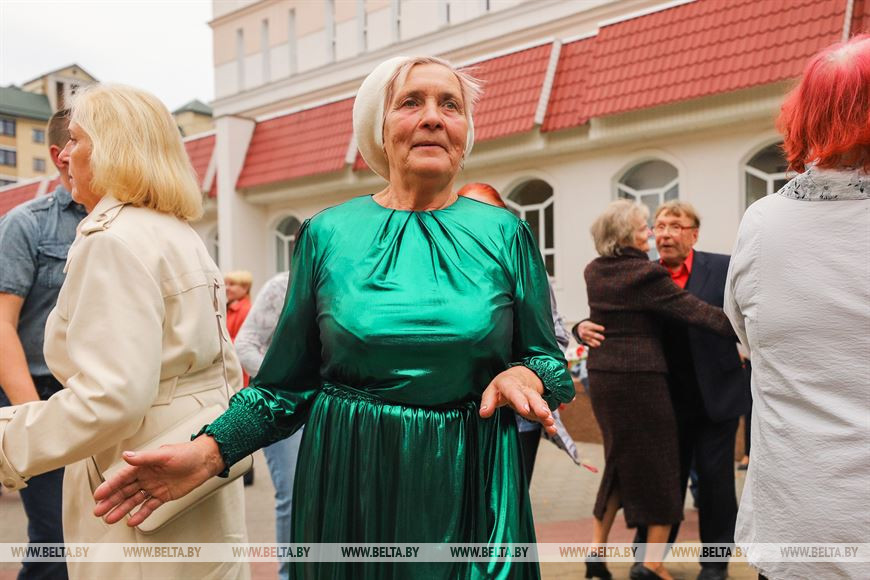 В ритме вальса: Брестский городской духовой оркестр закрывает сезон уличных концертов