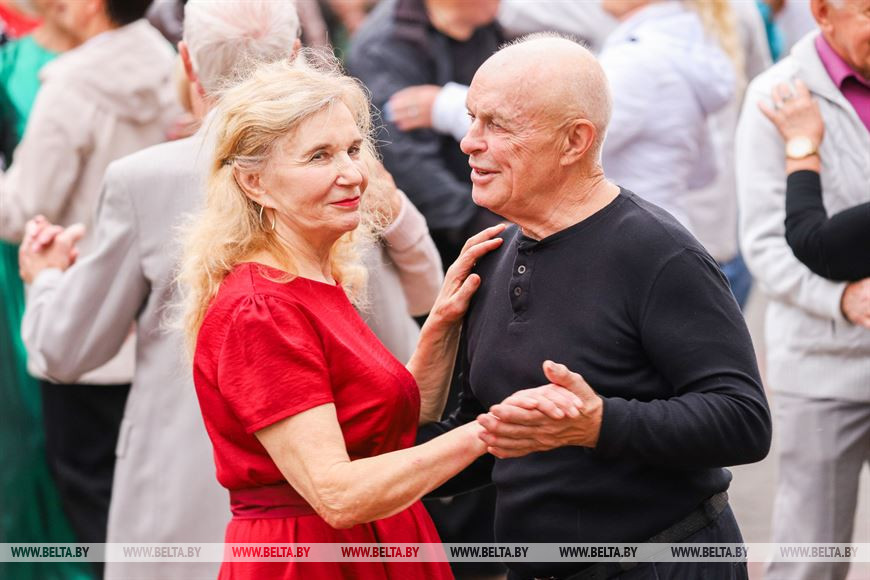 В ритме вальса: Брестский городской духовой оркестр закрывает сезон уличных концертов