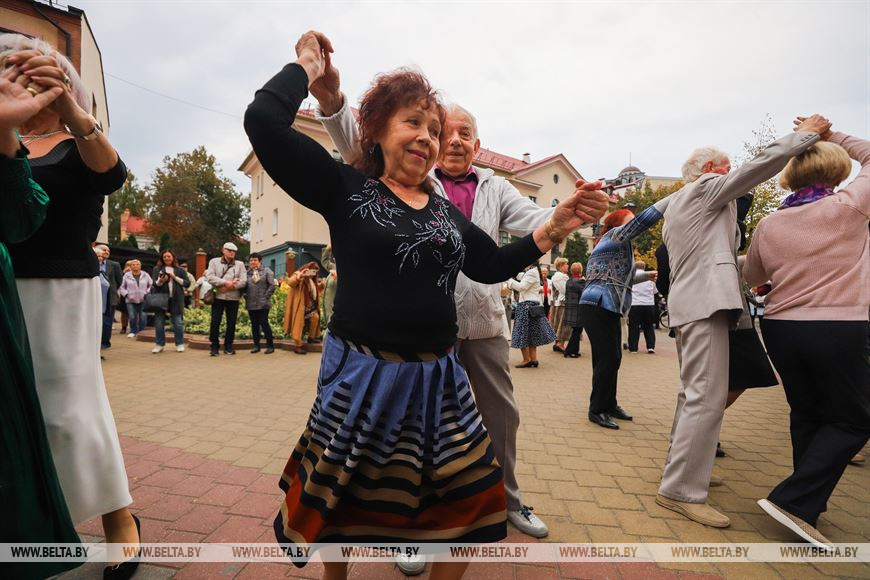 В ритме вальса: Брестский городской духовой оркестр закрывает сезон уличных концертов