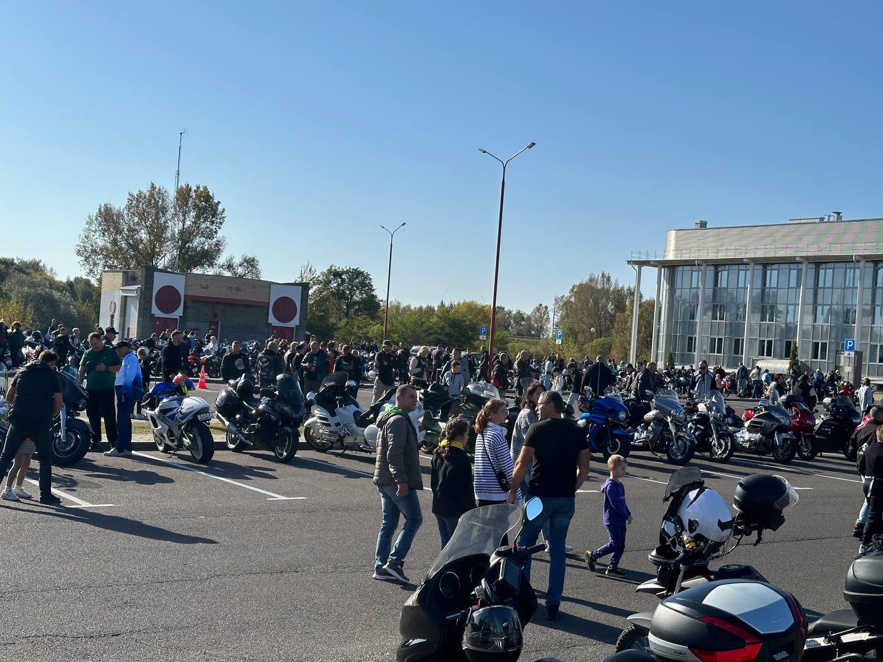 В эти минуты в Бресте на парковке у Ледового дворца проходит закрытие мотосезона-2023