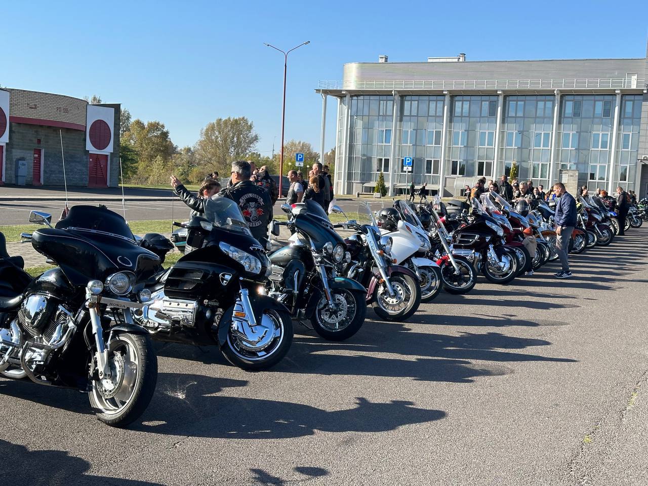 В эти минуты в Бресте на парковке у Ледового дворца проходит закрытие мотосезона-2023