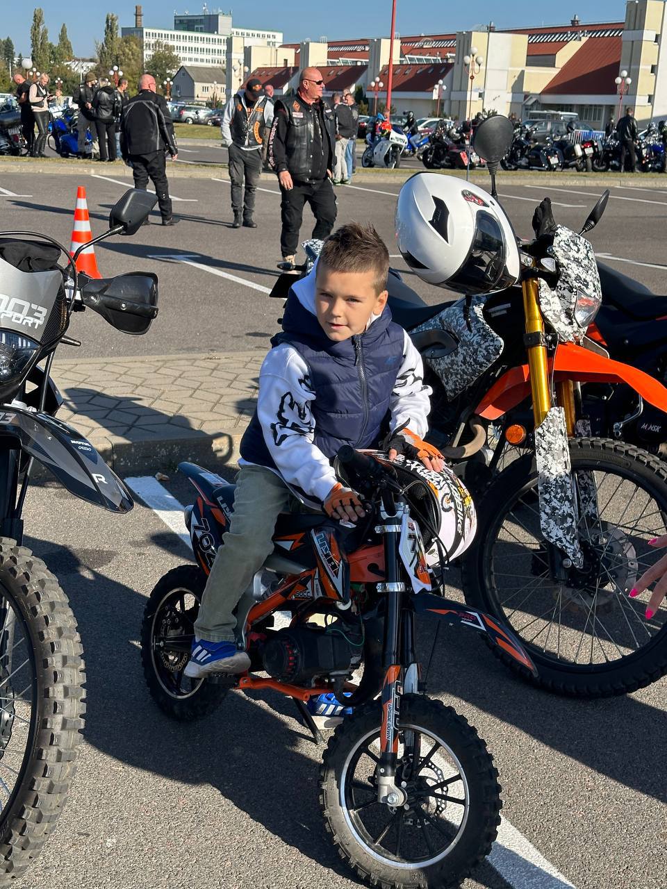 В эти минуты в Бресте на парковке у Ледового дворца проходит закрытие мотосезона-2023