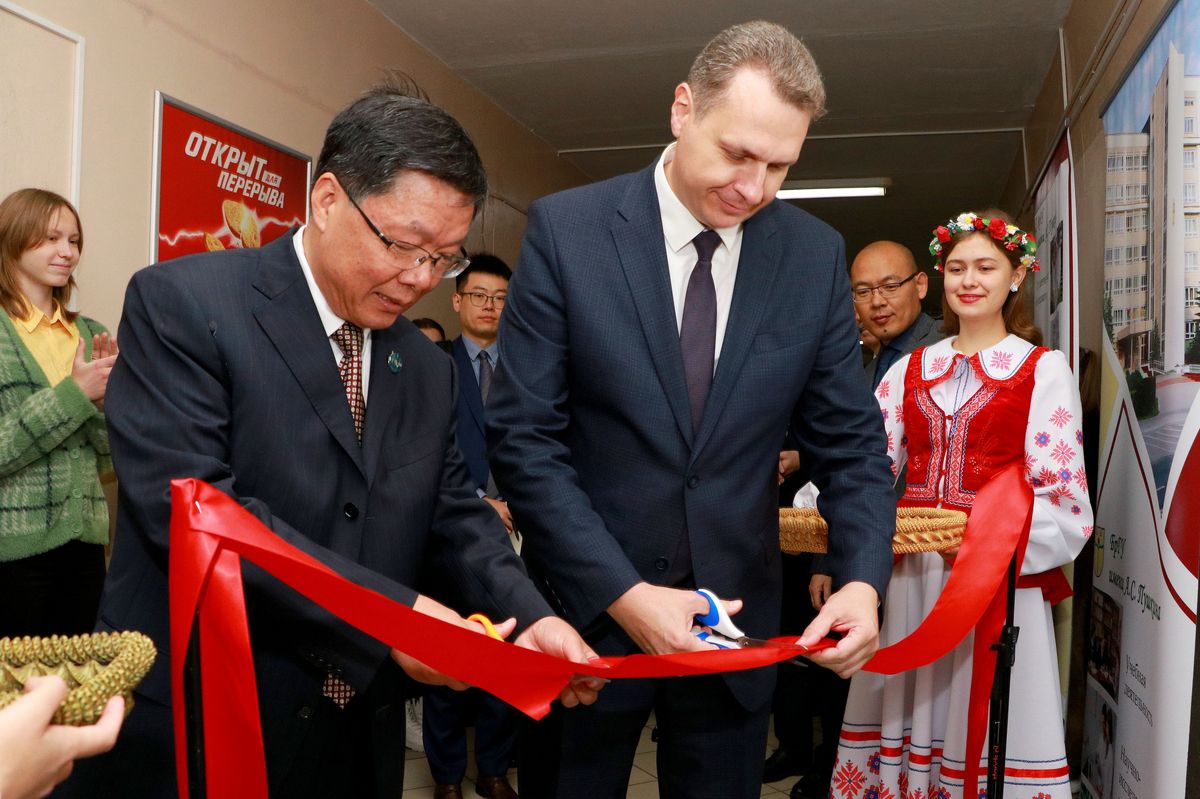 В БрГУ имени Пушкина открыли кабинет китайского языка в рамках визита делегации из Аньхойского университета