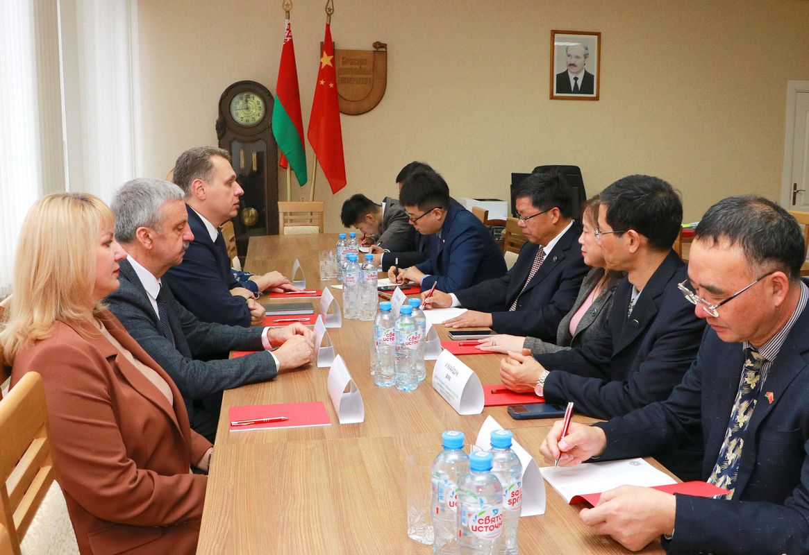 В БрГУ имени Пушкина открыли кабинет китайского языка в рамках визита делегации из Аньхойского университета